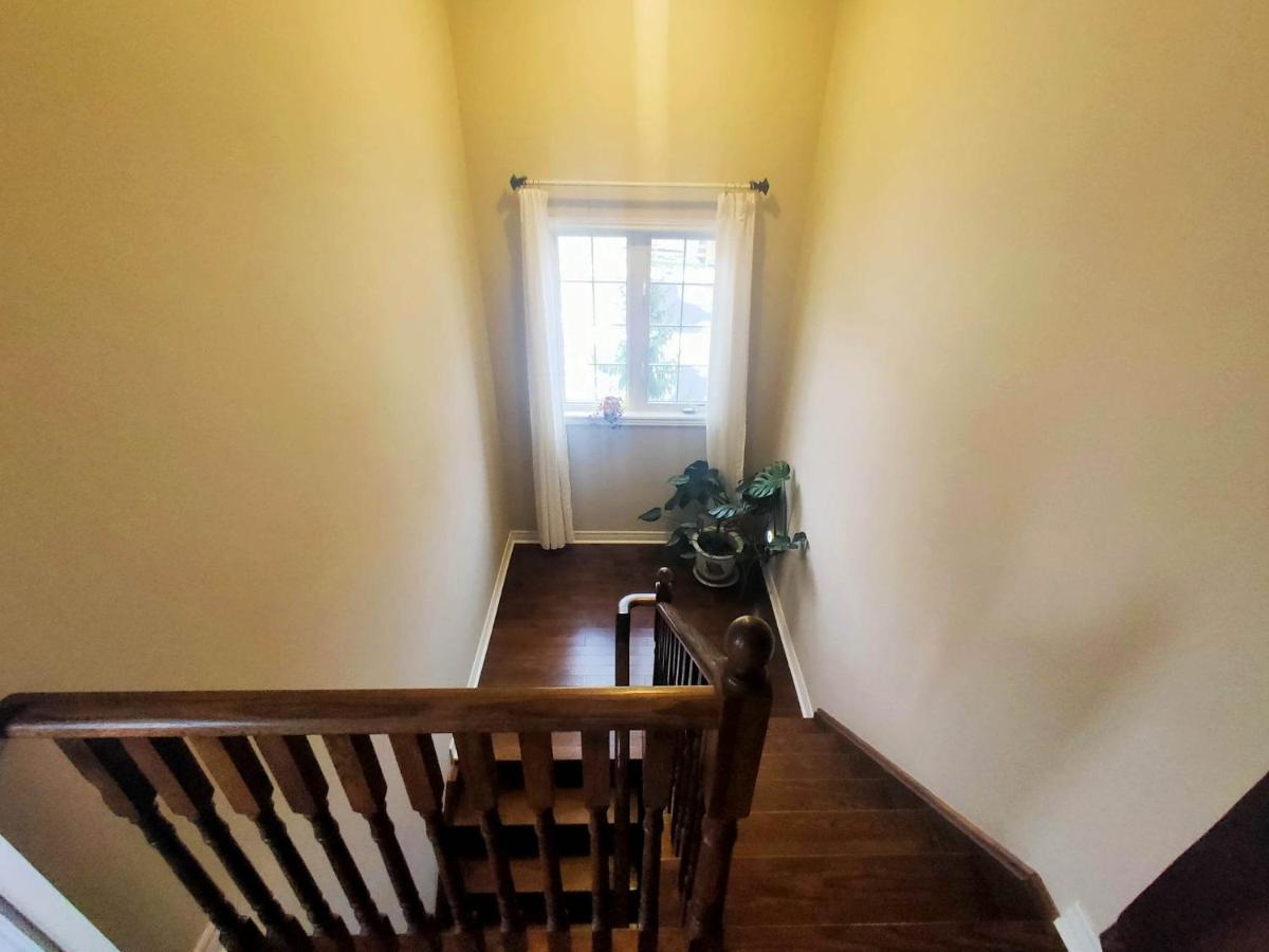 Affordable Room With Free Parking In Newmarket On Exterior foto