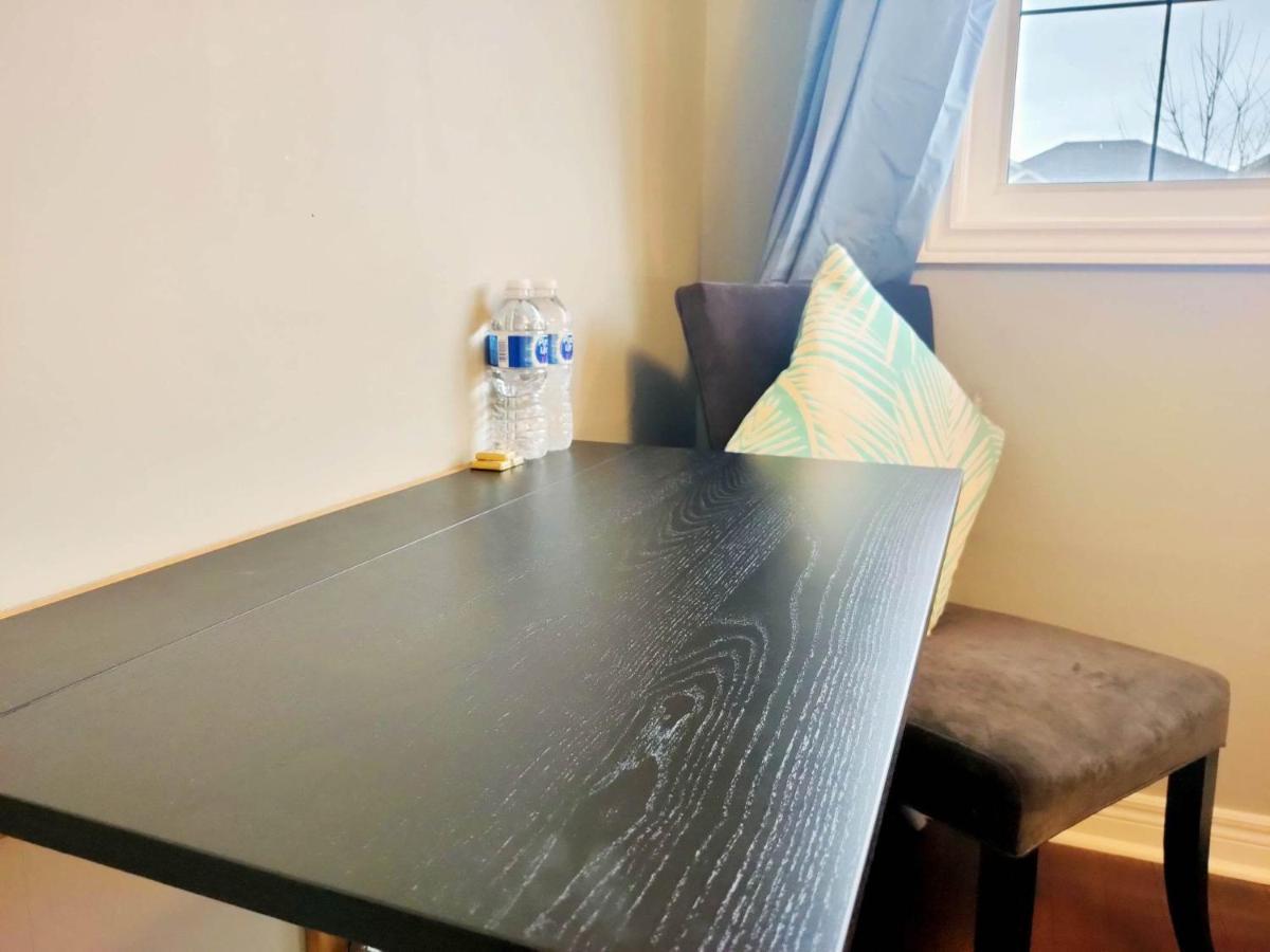 Affordable Room With Free Parking In Newmarket On Exterior foto