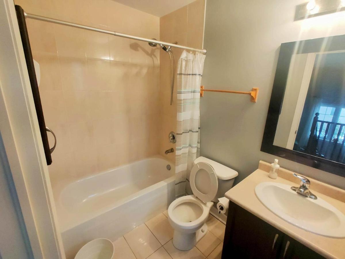 Affordable Room With Free Parking In Newmarket On Exterior foto