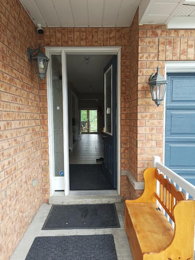 Affordable Room With Free Parking In Newmarket On Exterior foto