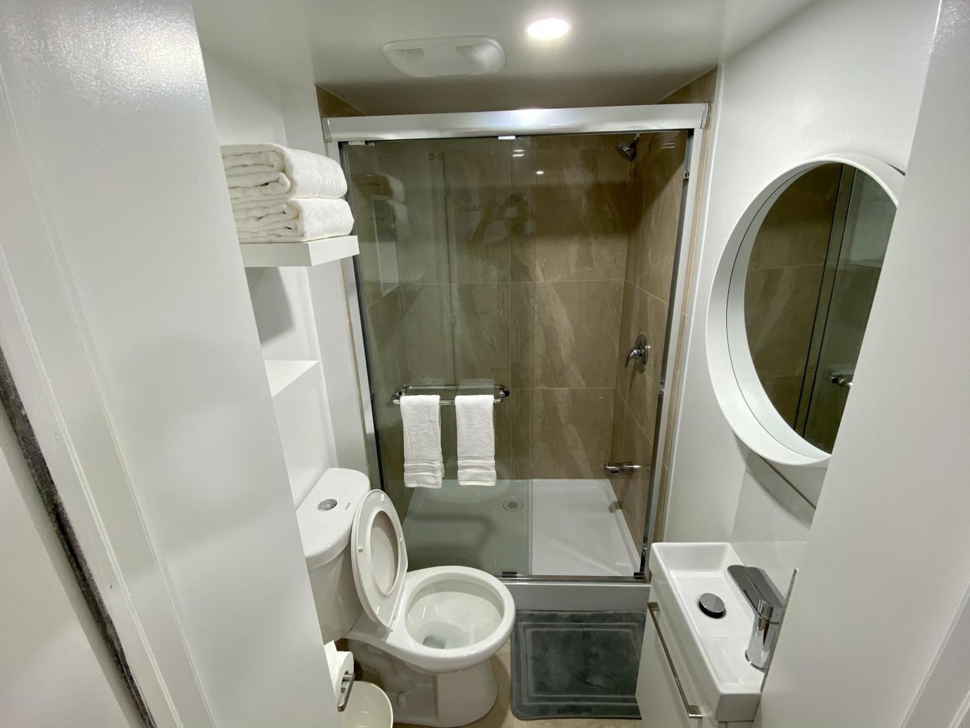 Affordable Room With Free Parking In Newmarket On Exterior foto